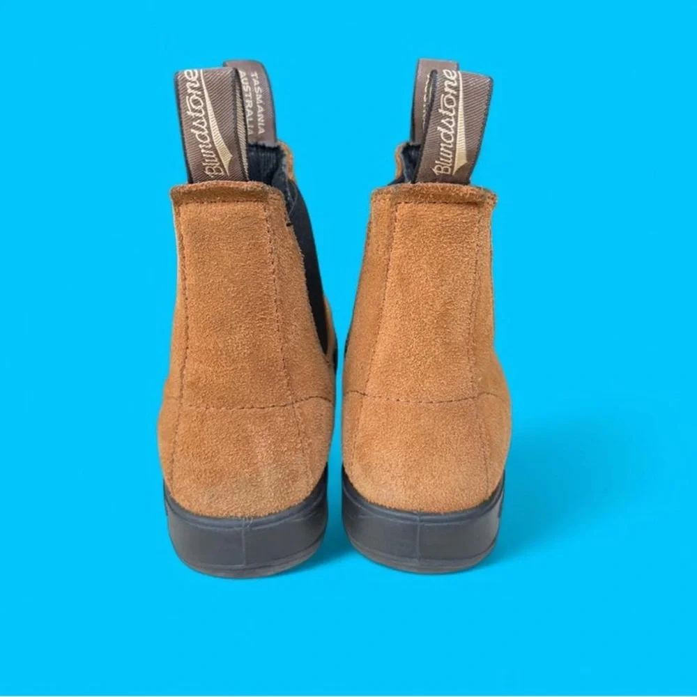 Blundstone brown suede